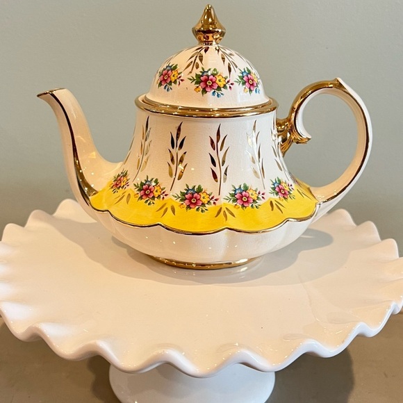 Sadler Other - VINTAGE SADLER YELLOW CAROUSEL OR BELL SHAPED FLORAL TEA POT